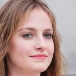 Lucía Fernández – 37 años "Lo mejor es que puedo hacerlo en casa y a mi ritmo. En pocos días empecé a notar la diferencia en mi ánimo y en mi descanso."